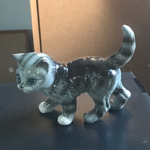 Vintage Porcelain Goebel Gray Tabby Cat Figurine West Germany 5 1/2 High - Picture 2 of 7